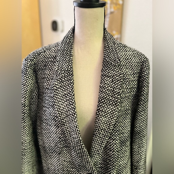 Old Navy - b&w woven fabric wool blend coat - Picture 2 of 13